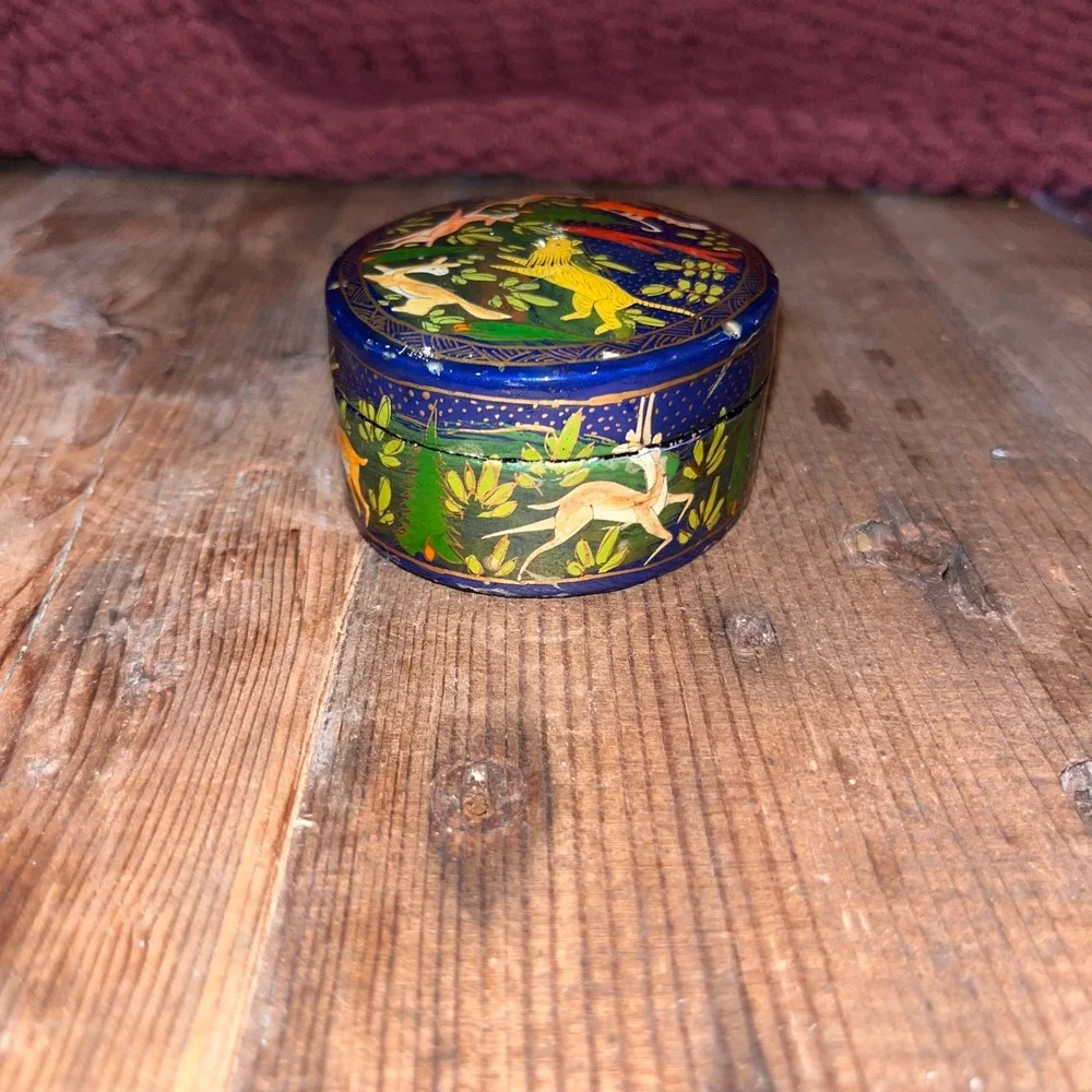 Unbranded vintage trinket